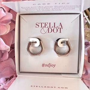 Stella & Dot reversible hardware huggies in silver.